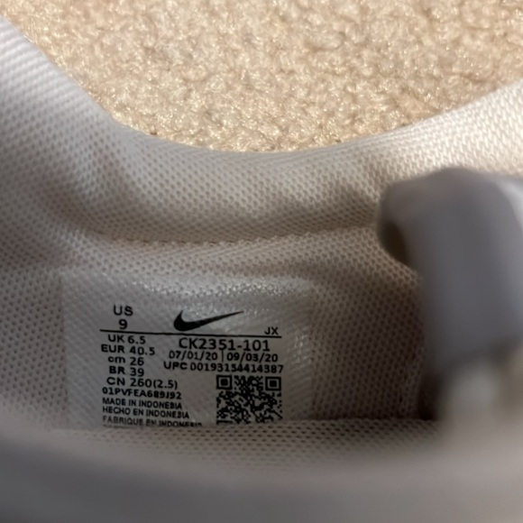 Nike Tennis shoes - Picture 5 of 5